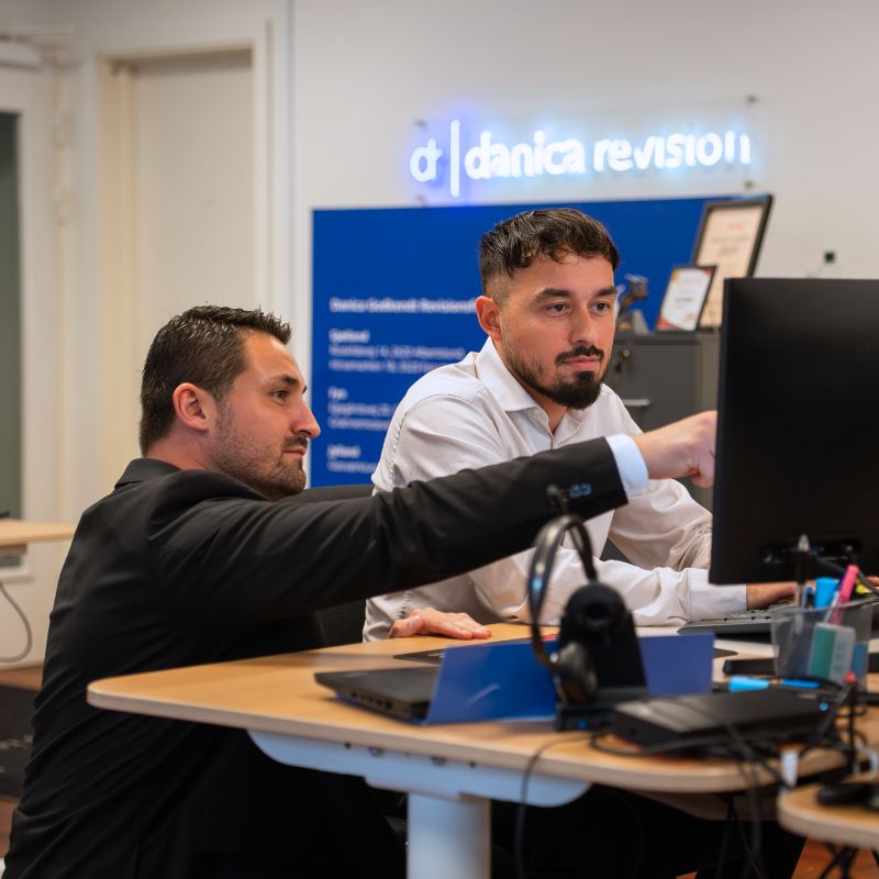 Erkan Basoda og kollega hos Danica Revision